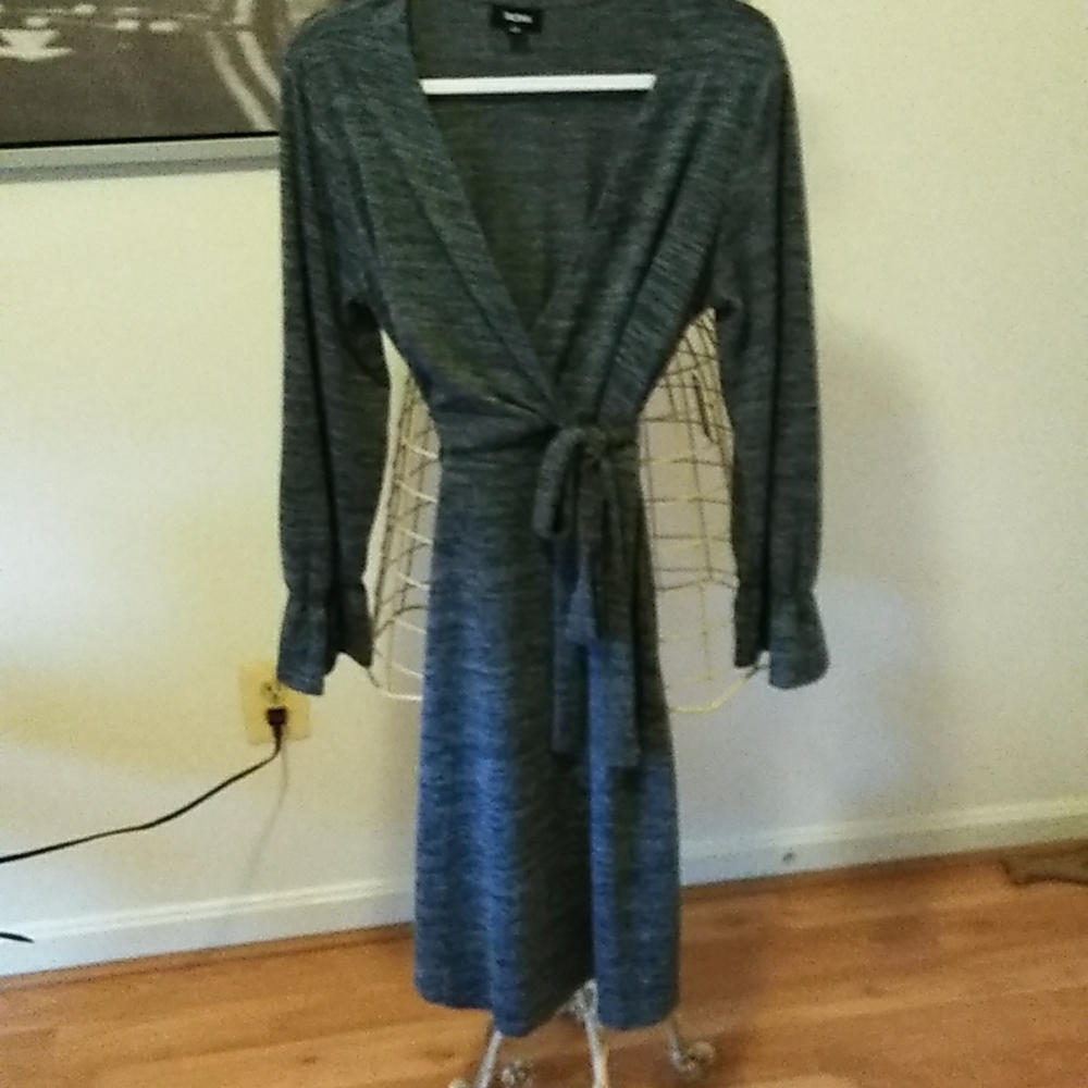 Dress - Picture 2 of 3